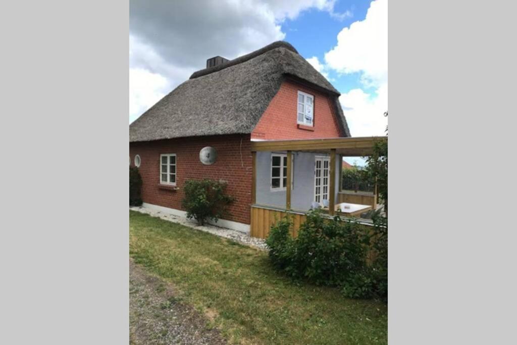 Thatched Holiday Home In Struer, Jutland With A View Exterior foto