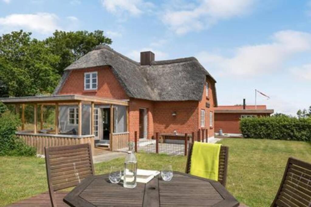 Thatched Holiday Home In Struer, Jutland With A View Exterior foto